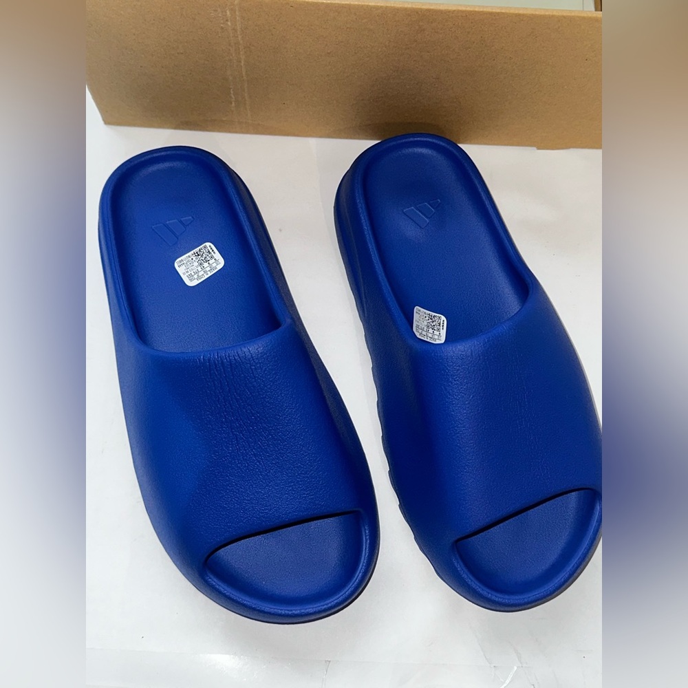 Yeezy Royal Blue Slides - Picture 4 of 7